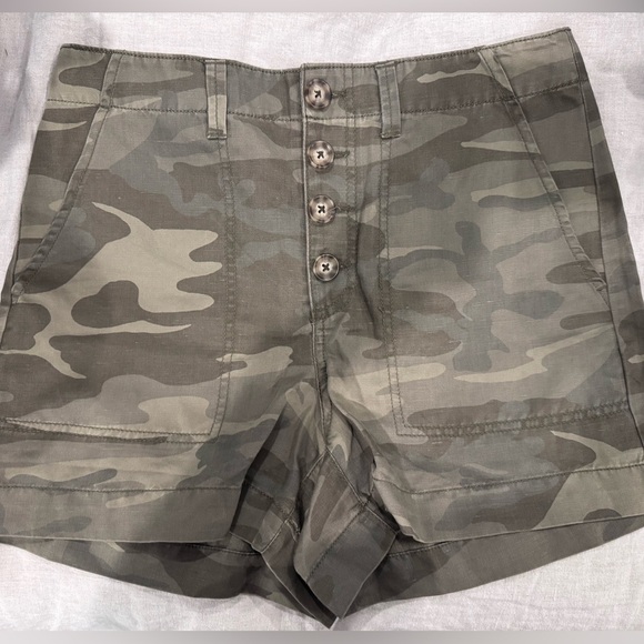LOFT Pants - Camo high waisted button up shorts. Size 2